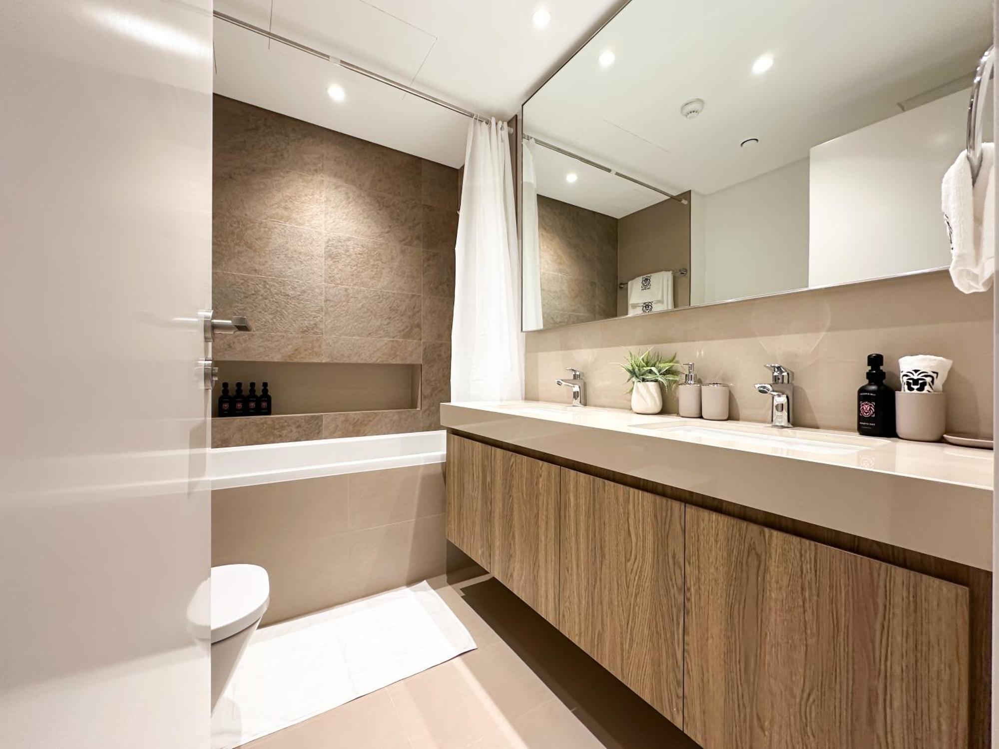 Sky High Luxury 50th Flr Lux 2bdr In Downtown *